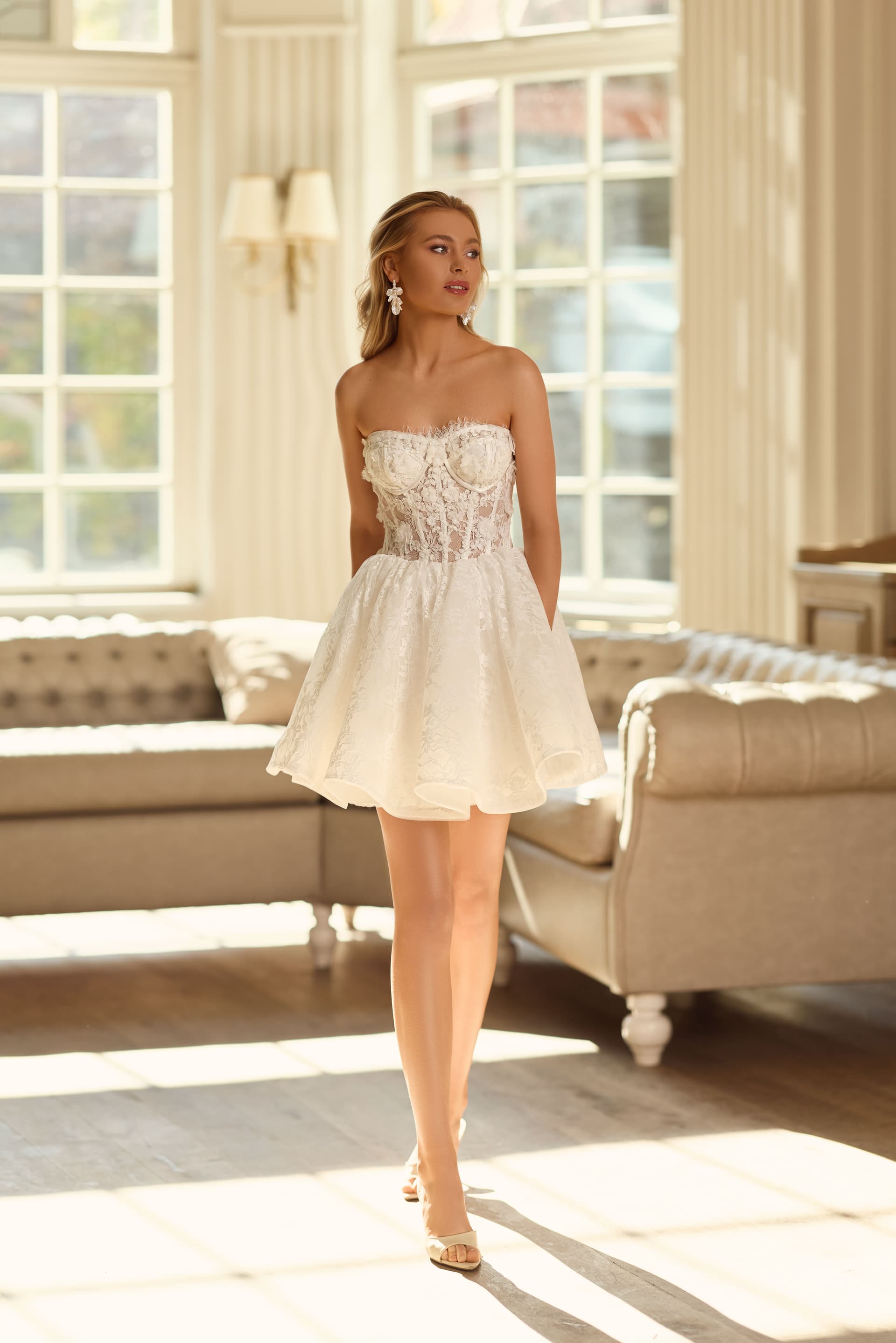 Kurzes Brautkleid JULIA — Gesamtansicht von vorne